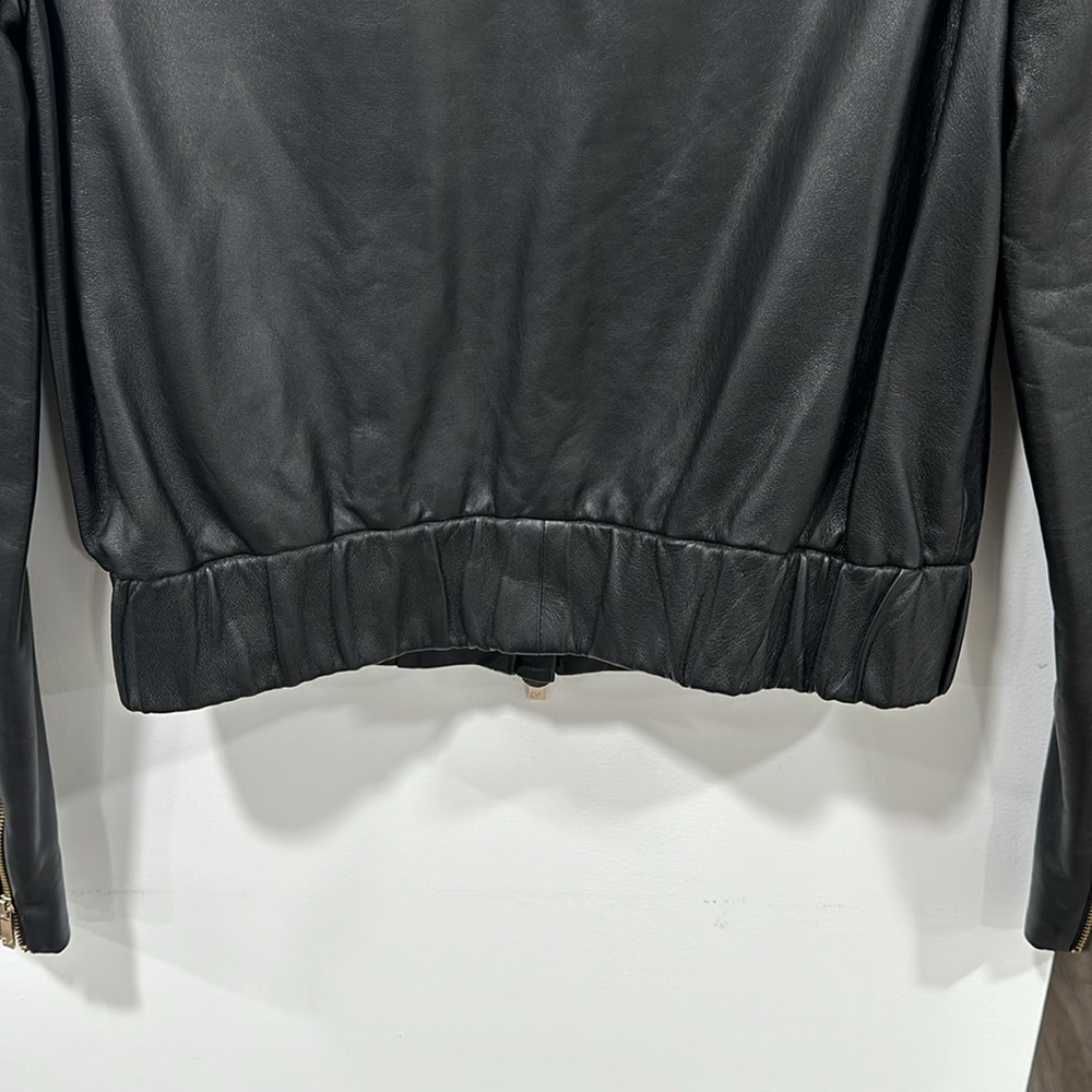 Gorgeous designer leather jacket, gold hardware, chic style, excellent condition - Picture 9 of 10
